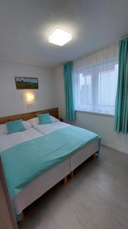 Apartmany Nad Tajovom บันสกาบิสตรีตซา ภายนอก รูปภาพ