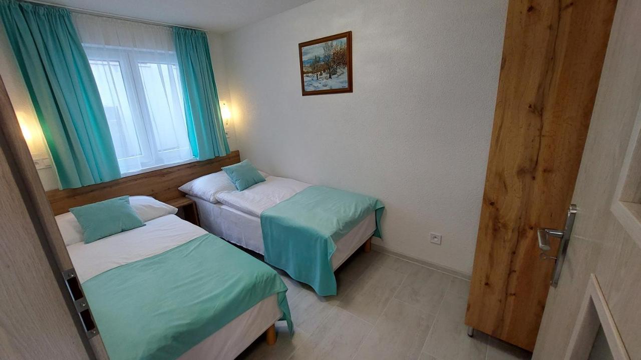 Apartmany Nad Tajovom บันสกาบิสตรีตซา ภายนอก รูปภาพ