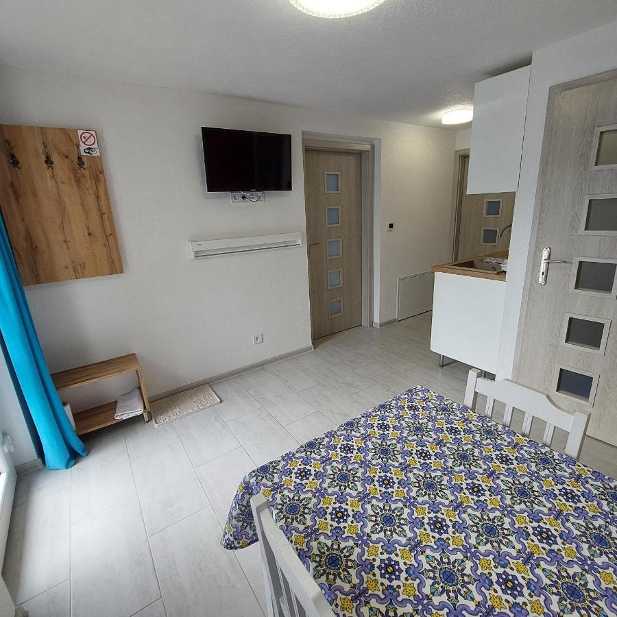 Apartmany Nad Tajovom บันสกาบิสตรีตซา ภายนอก รูปภาพ