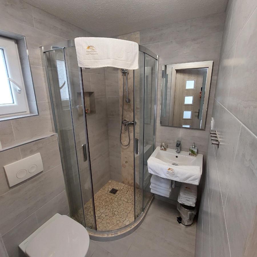 Apartmany Nad Tajovom บันสกาบิสตรีตซา ภายนอก รูปภาพ